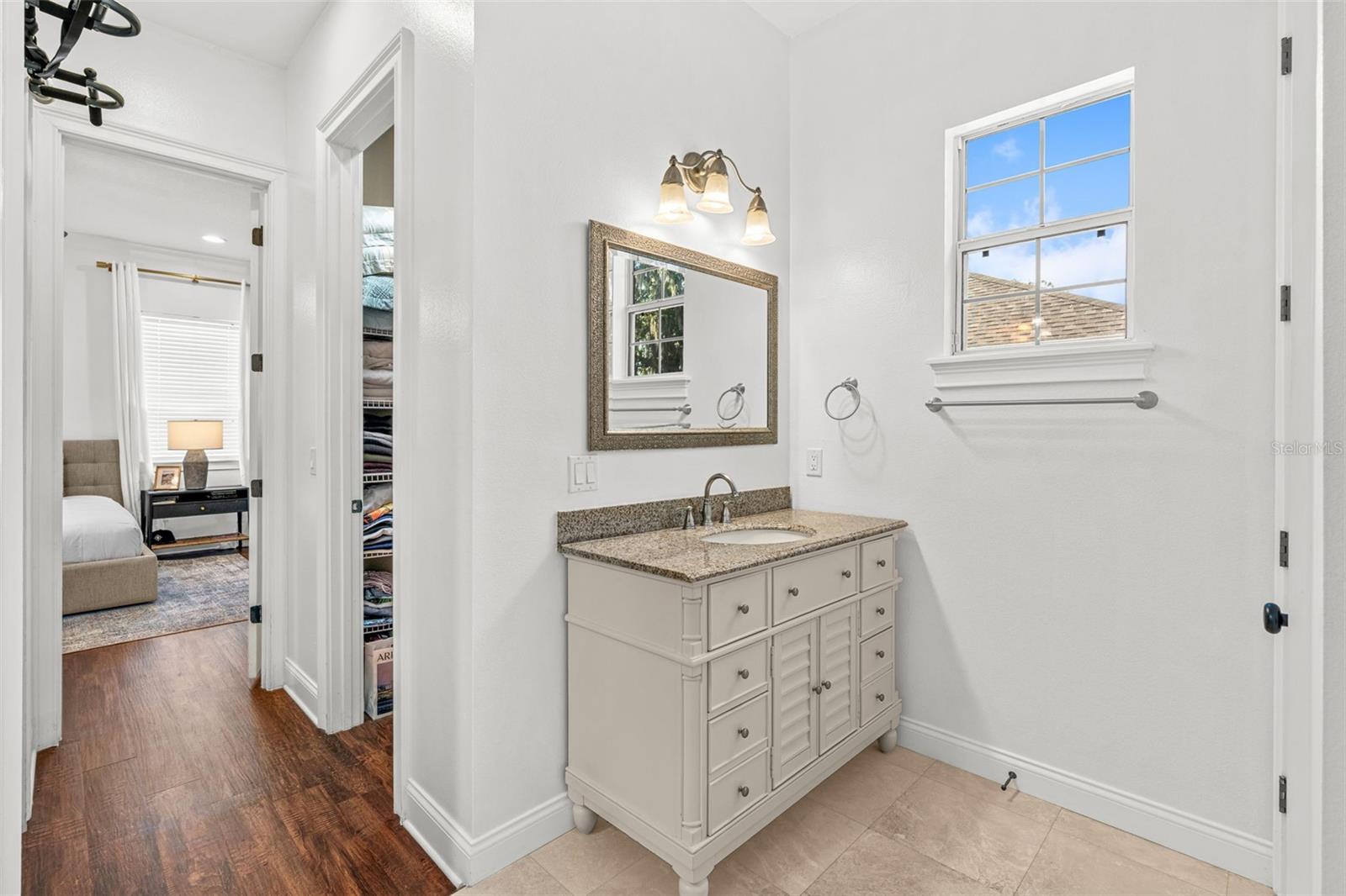 IVANHOE SHORES - Residential