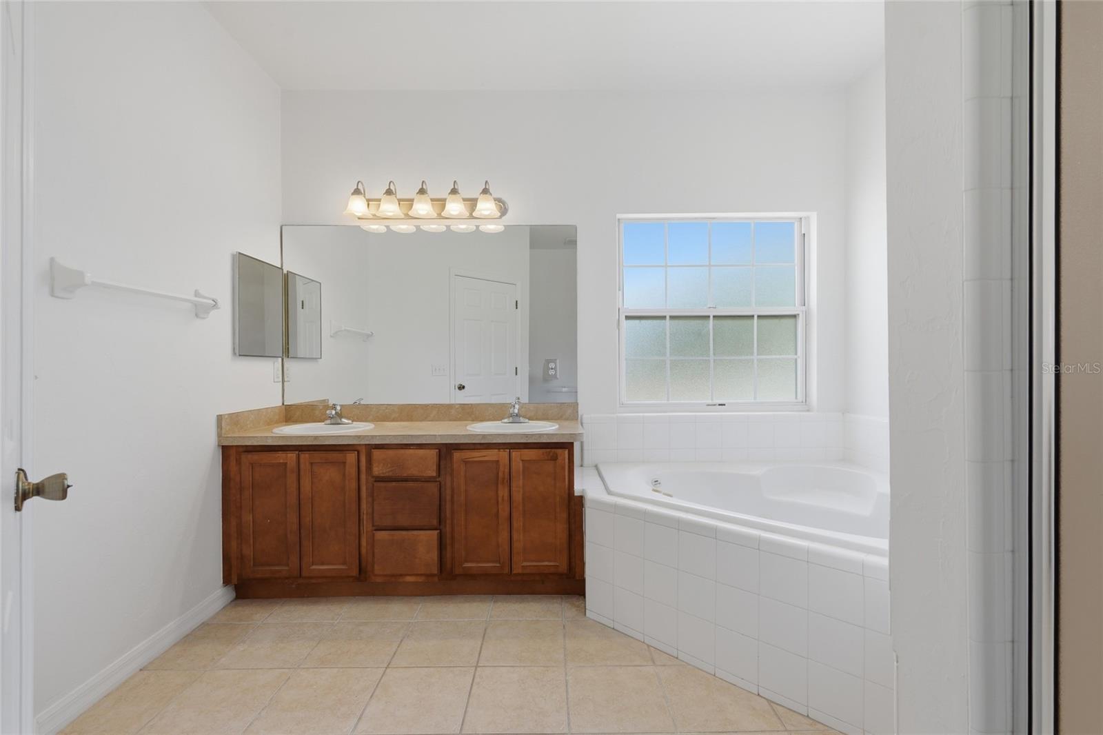 SOUTH POINTE PH 1 UNIT 5-B - Residential