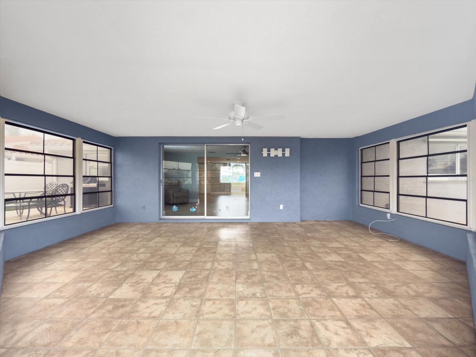 FLOR A MAR - Residential