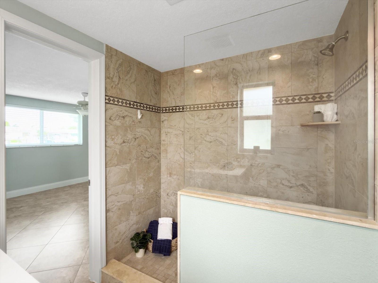 FLOR A MAR - Residential