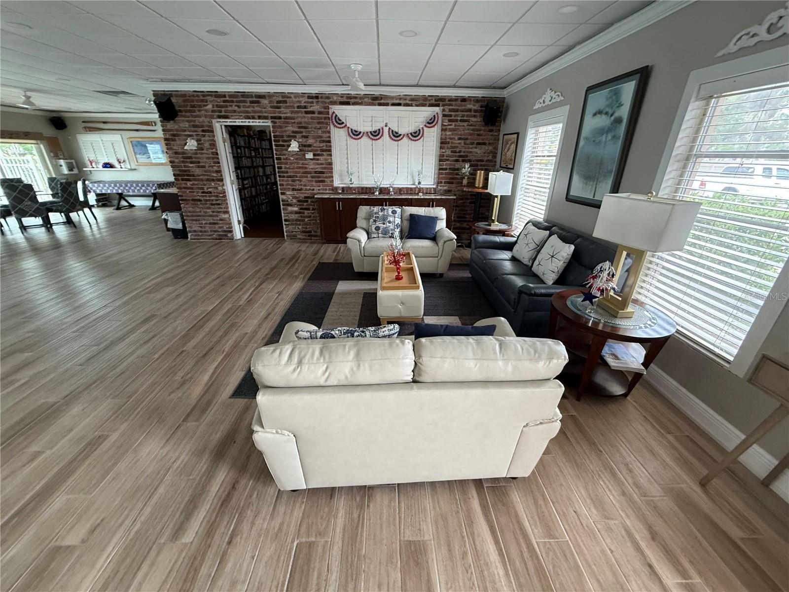 SIESTA HARBOR II - Residential