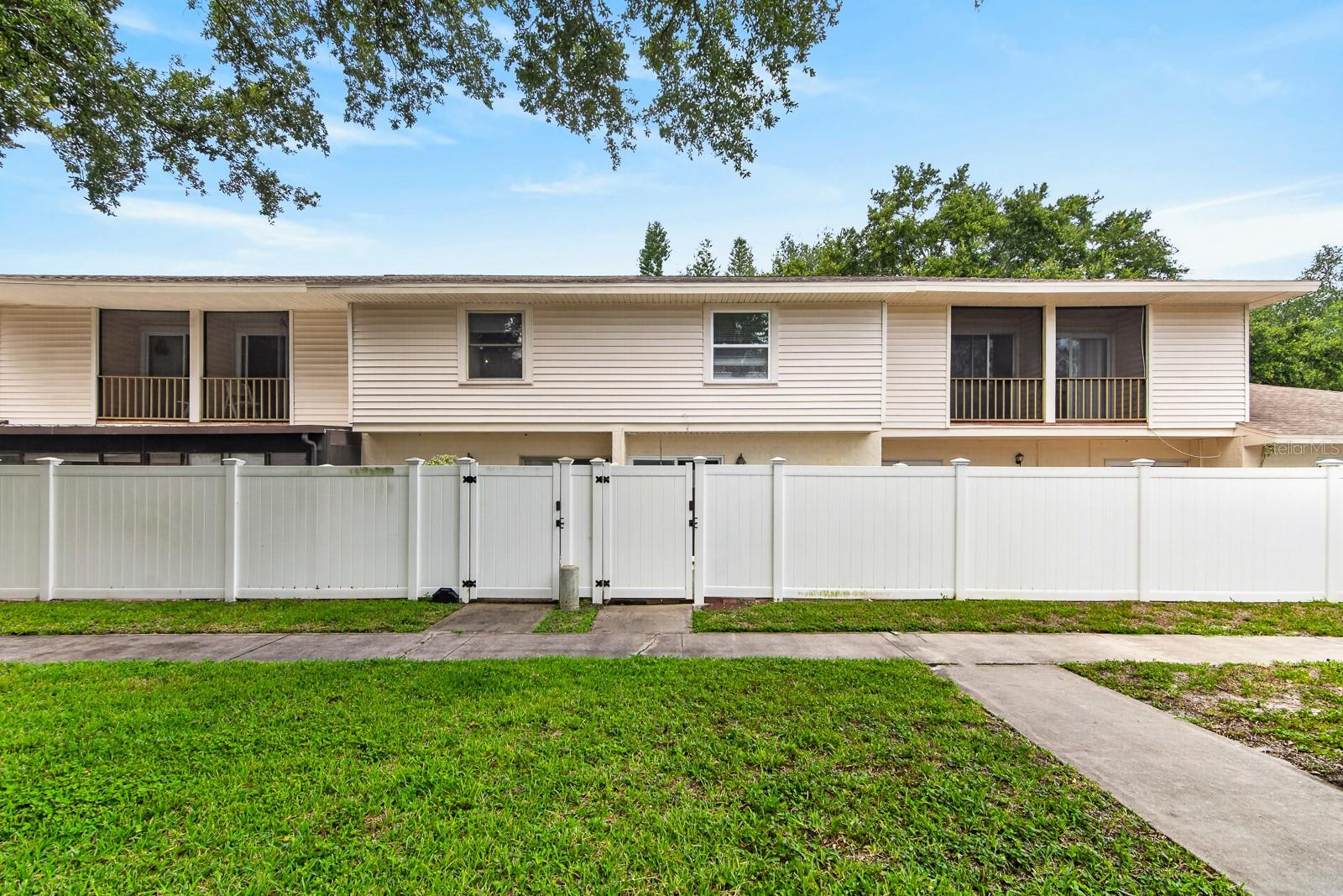 TOWNHOUSES AT BONNIE BAY CONDO - Residential