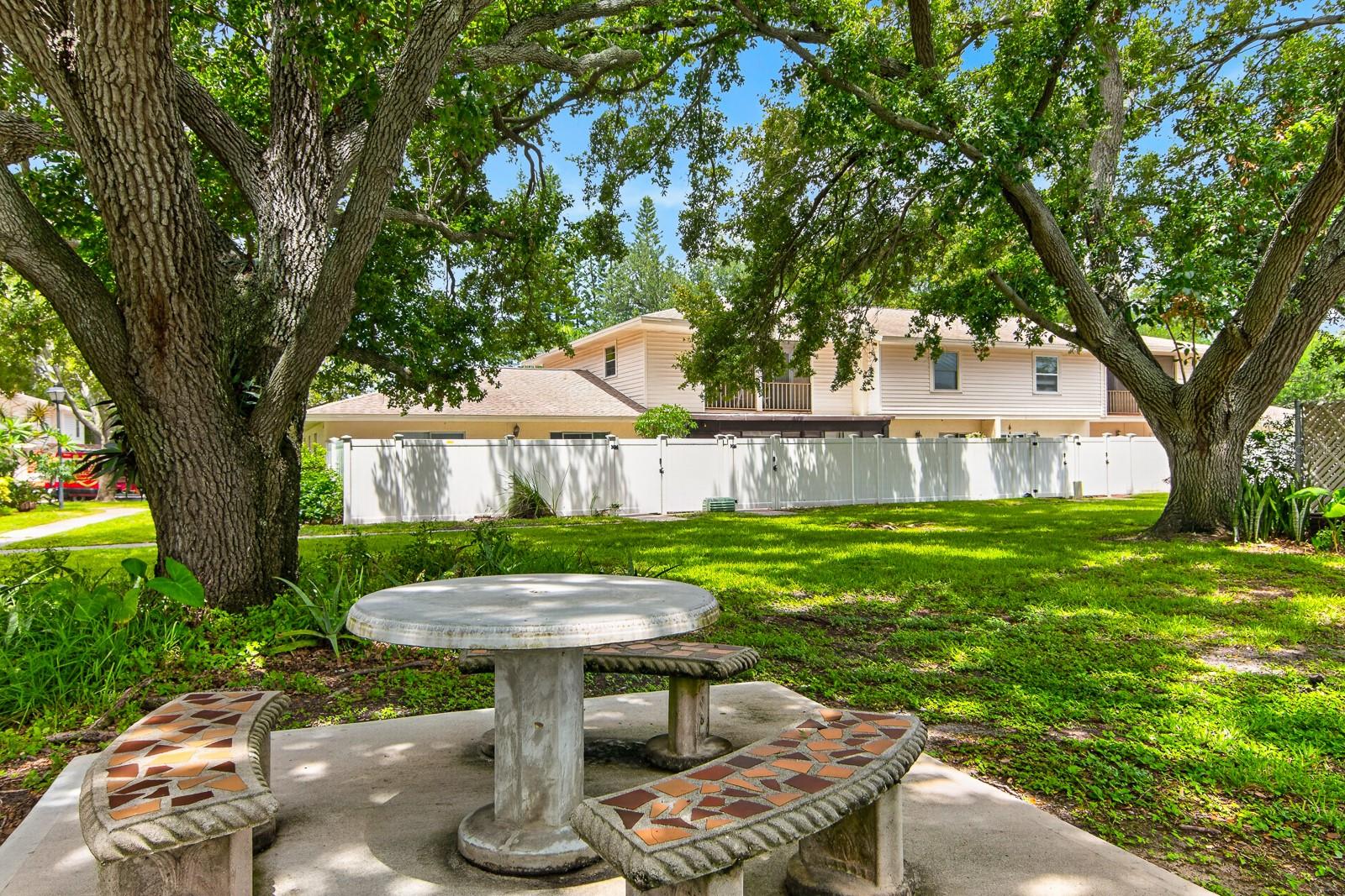 TOWNHOUSES AT BONNIE BAY CONDO - Residential