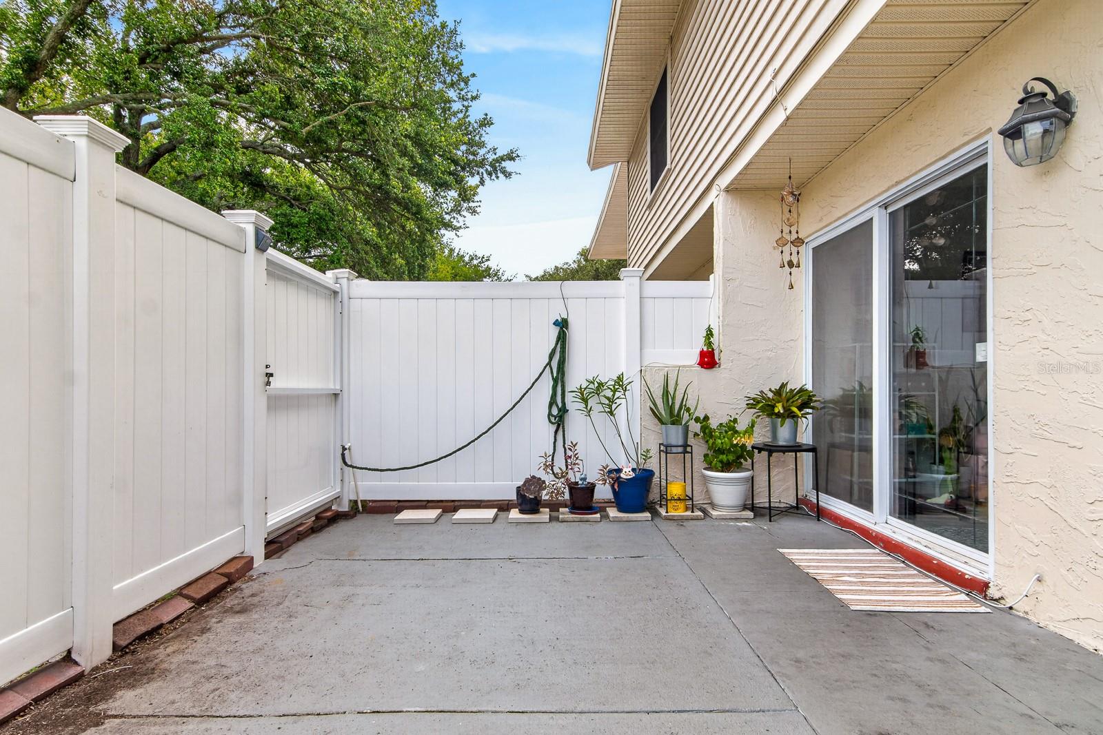 TOWNHOUSES AT BONNIE BAY CONDO - Residential
