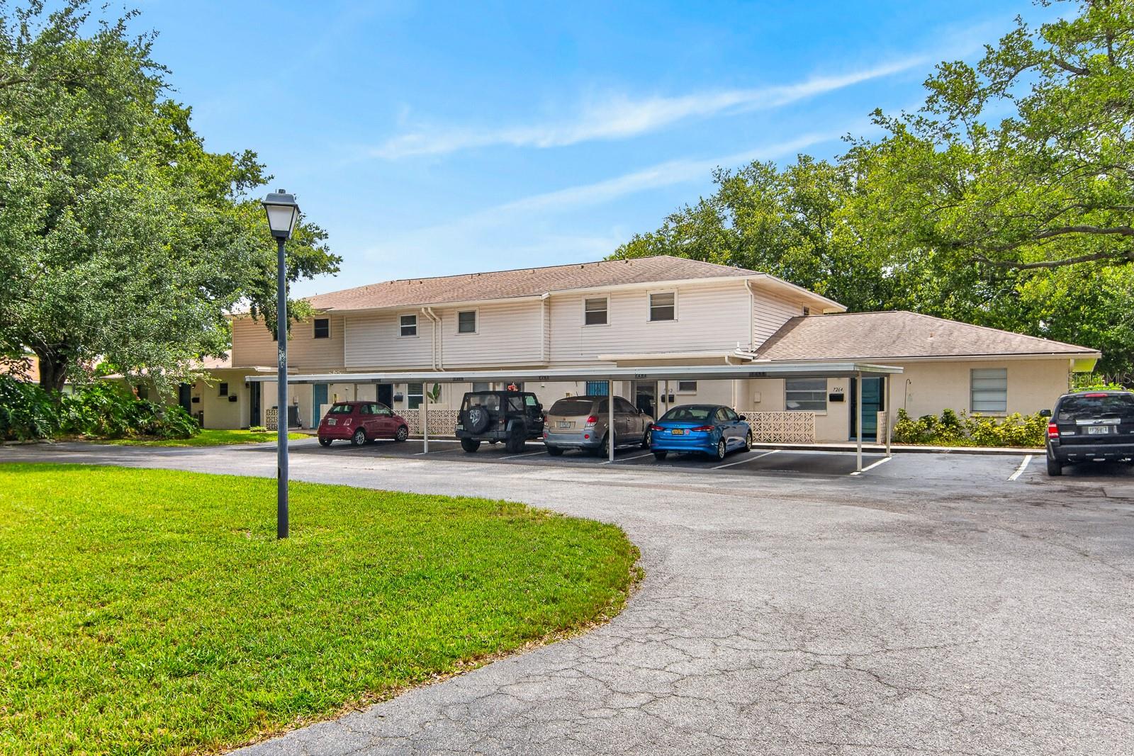 TOWNHOUSES AT BONNIE BAY CONDO - Residential