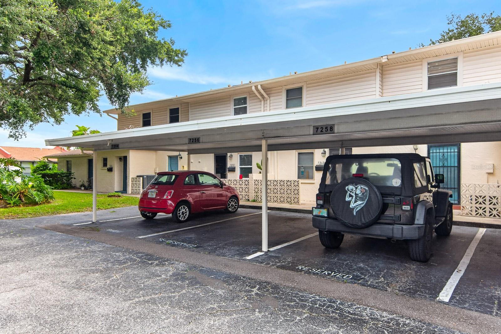 TOWNHOUSES AT BONNIE BAY CONDO - Residential