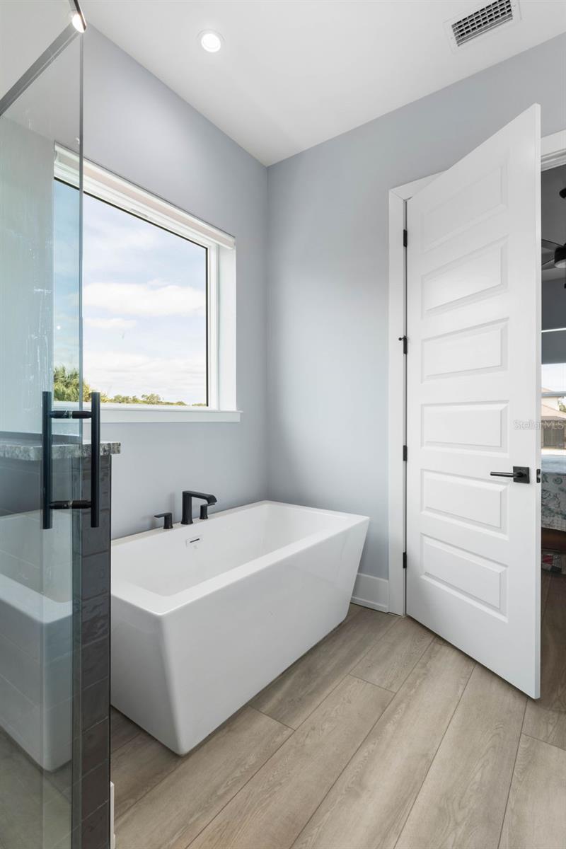 SEASIDE LNDGS - Residential