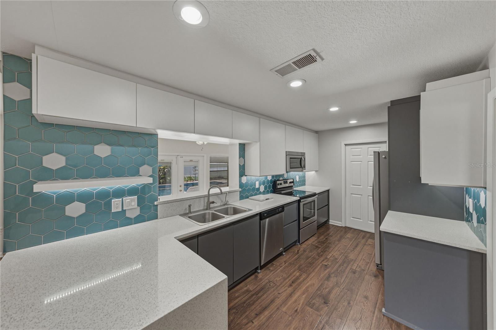 EASTERN SHORES - Residential