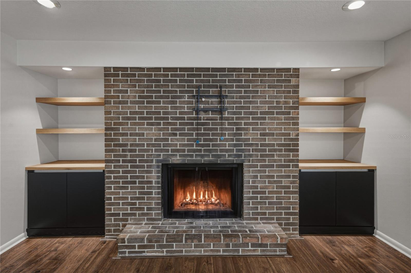 EASTERN SHORES - Residential
