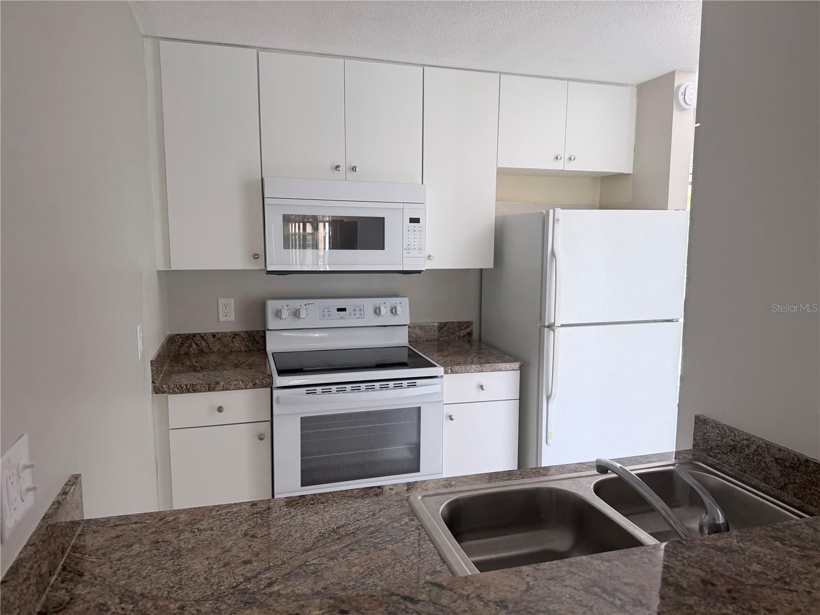 SANDY COVE LAKELAND & SANDY COVE LAKELAND ADD 01 - Residential Lease