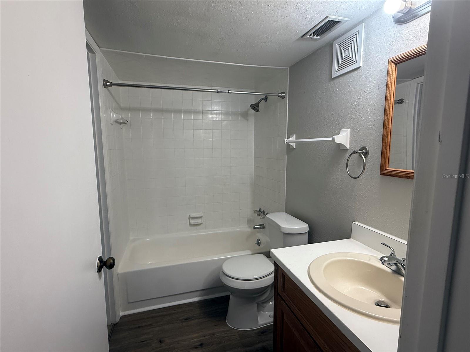 SANDY COVE LAKELAND & SANDY COVE LAKELAND ADD 01 - Residential Lease
