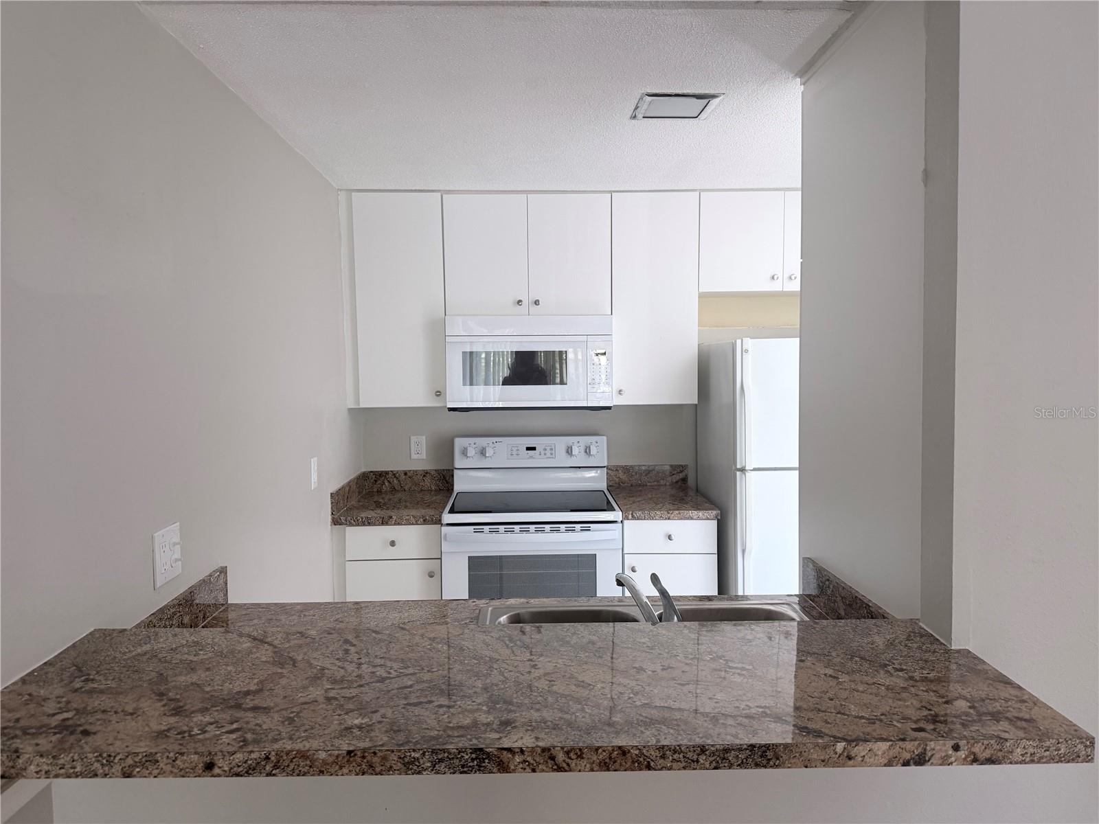 SANDY COVE LAKELAND & SANDY COVE LAKELAND ADD 01 - Residential Lease