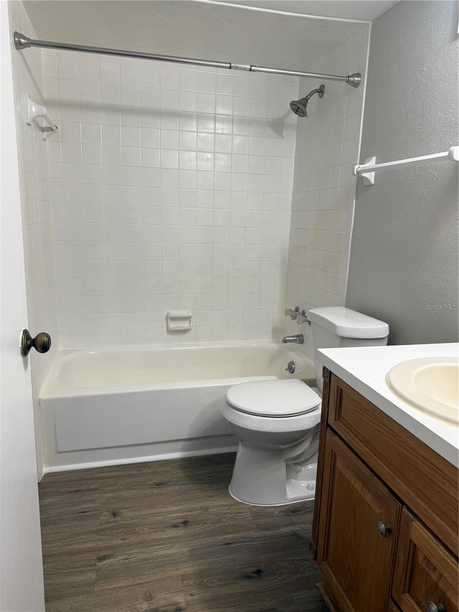 SANDY COVE LAKELAND & SANDY COVE LAKELAND ADD 01 - Residential Lease