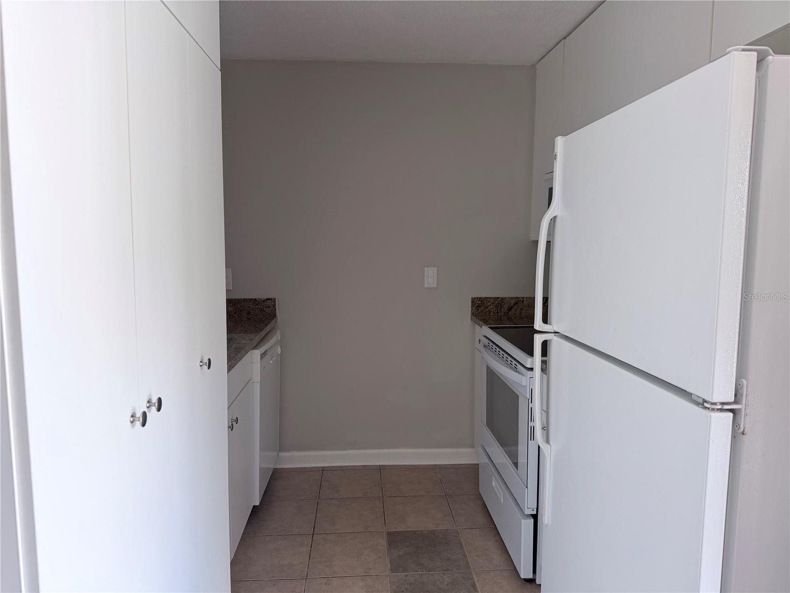 SANDY COVE LAKELAND & SANDY COVE LAKELAND ADD 01 - Residential Lease