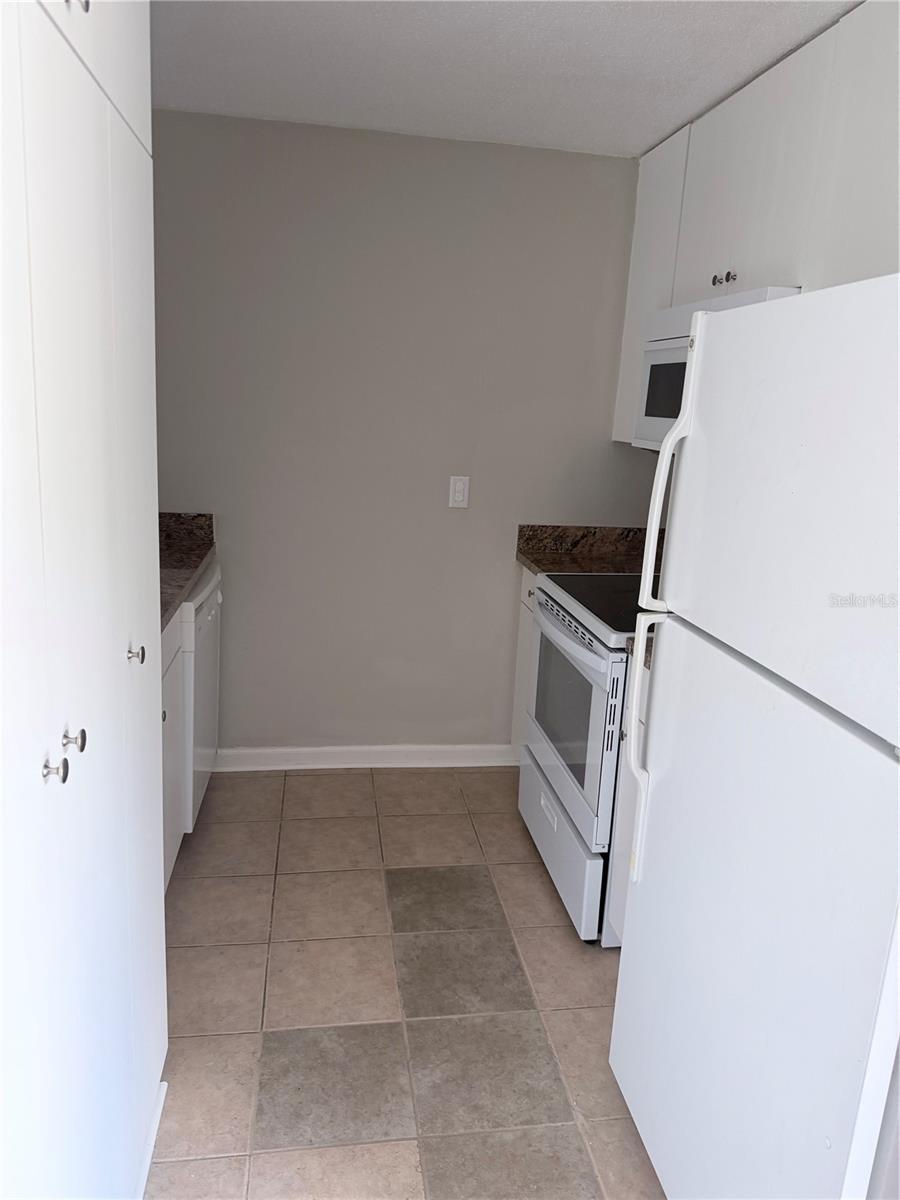 SANDY COVE LAKELAND & SANDY COVE LAKELAND ADD 01 - Residential Lease