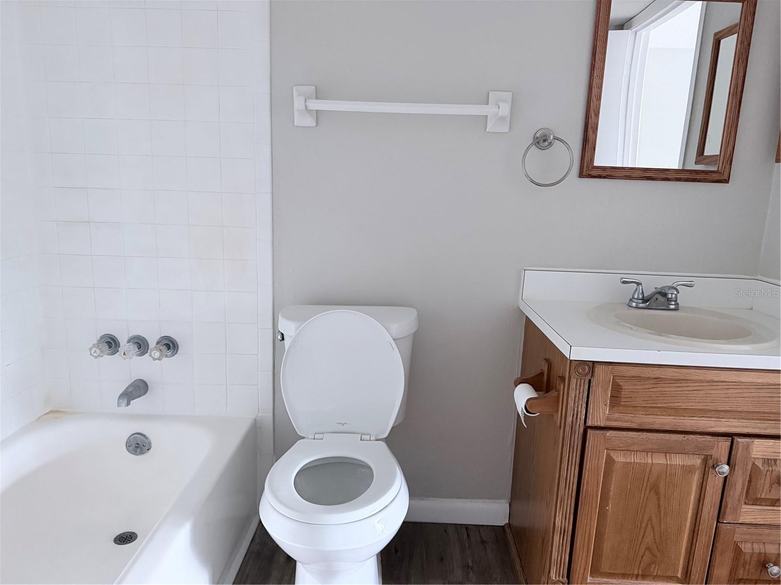 SANDY COVE LAKELAND & SANDY COVE LAKELAND ADD 01 - Residential Lease