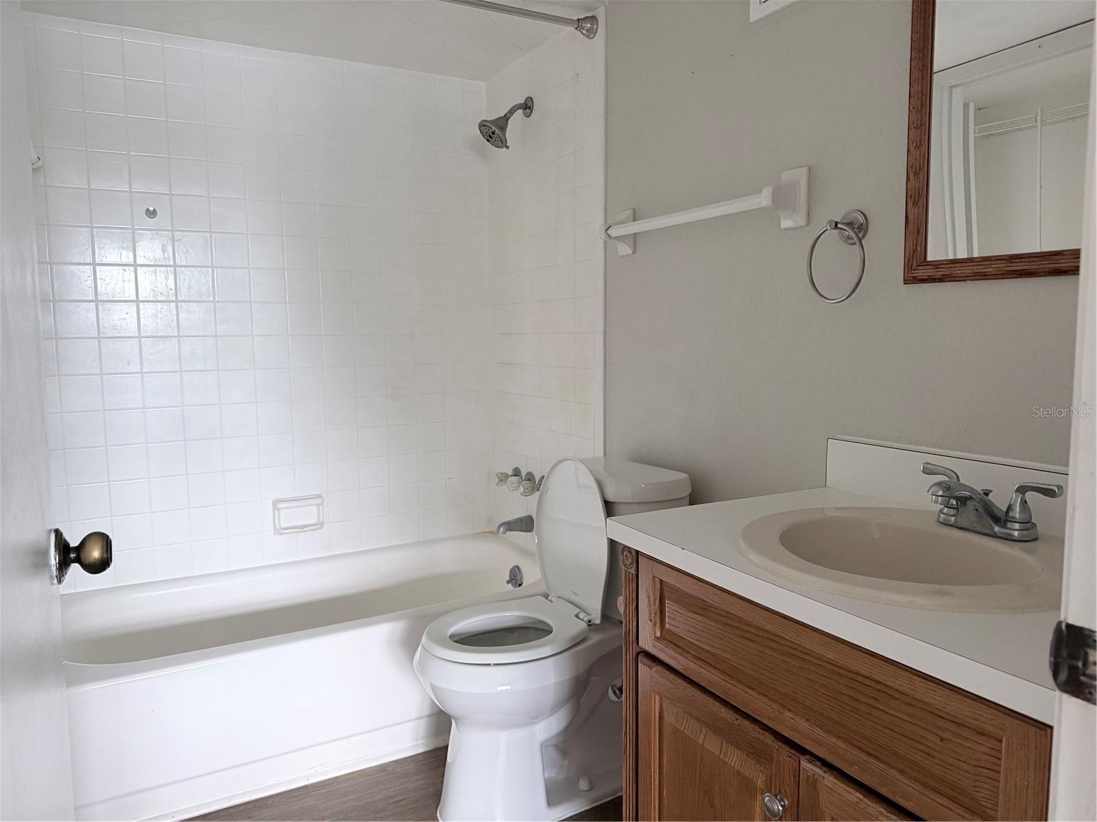 SANDY COVE LAKELAND & SANDY COVE LAKELAND ADD 01 - Residential Lease