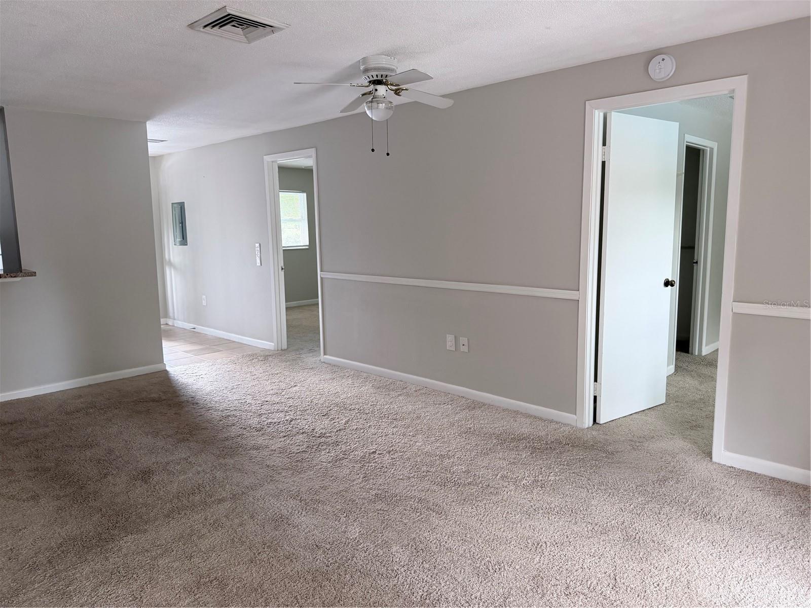 SANDY COVE LAKELAND & SANDY COVE LAKELAND ADD 01 - Residential Lease