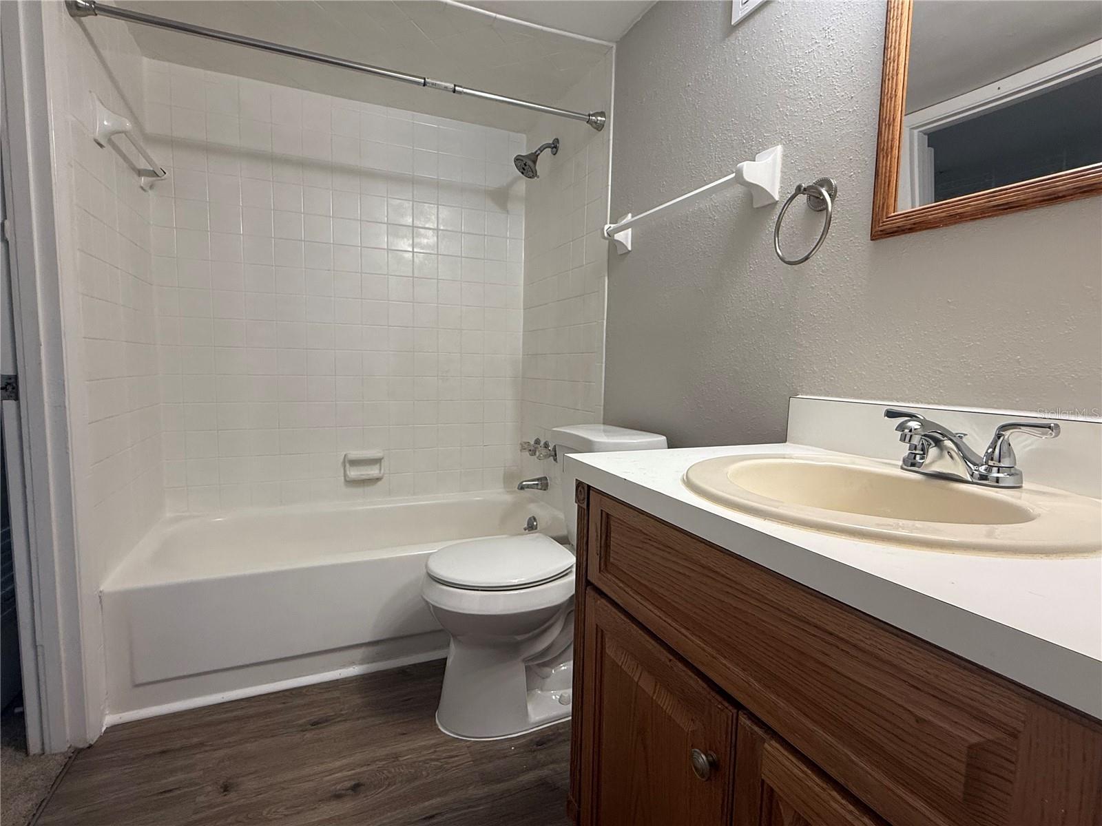 SANDY COVE LAKELAND & SANDY COVE LAKELAND ADD 01 - Residential Lease