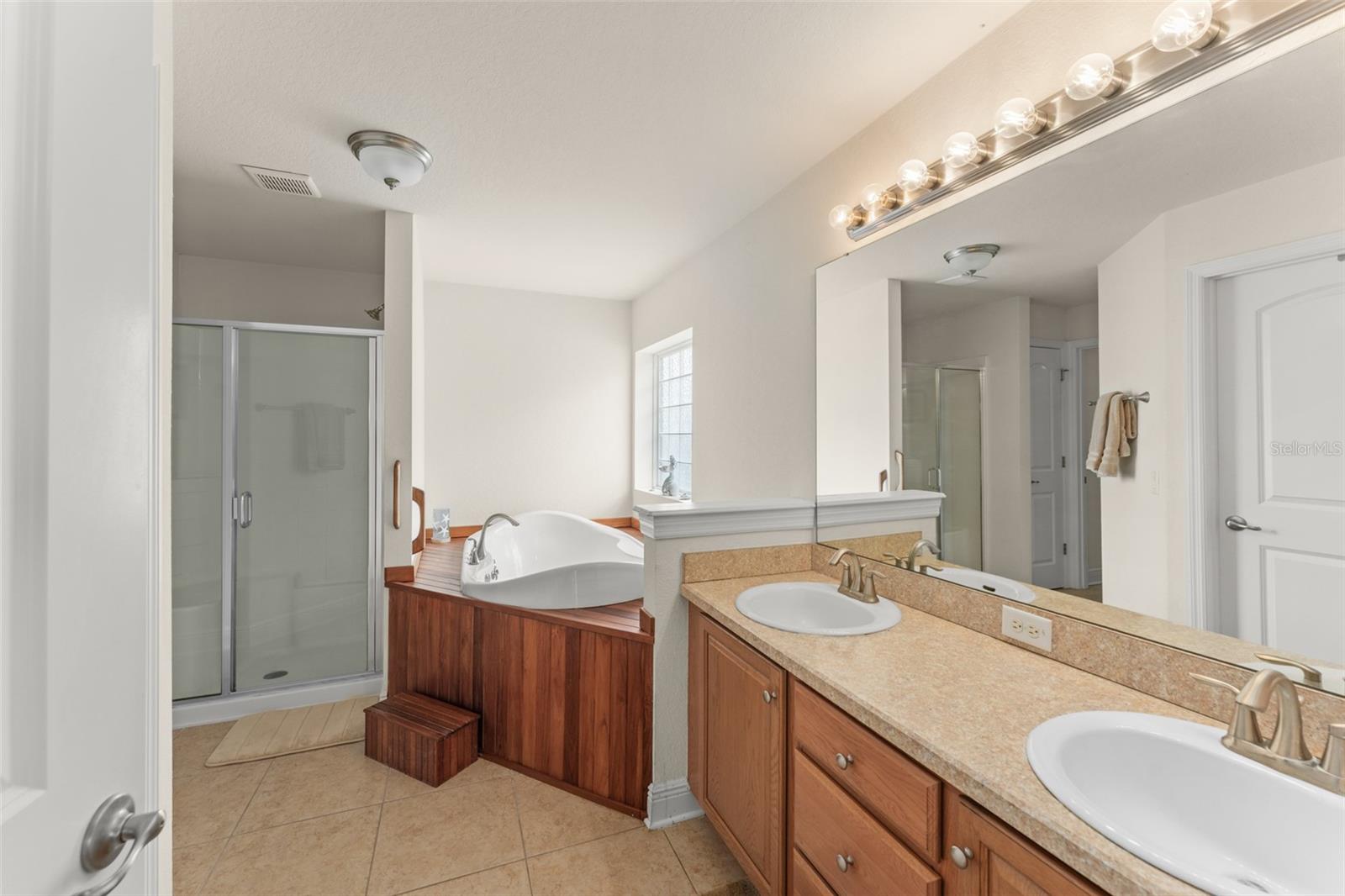 ISLAND LAKES - Residential