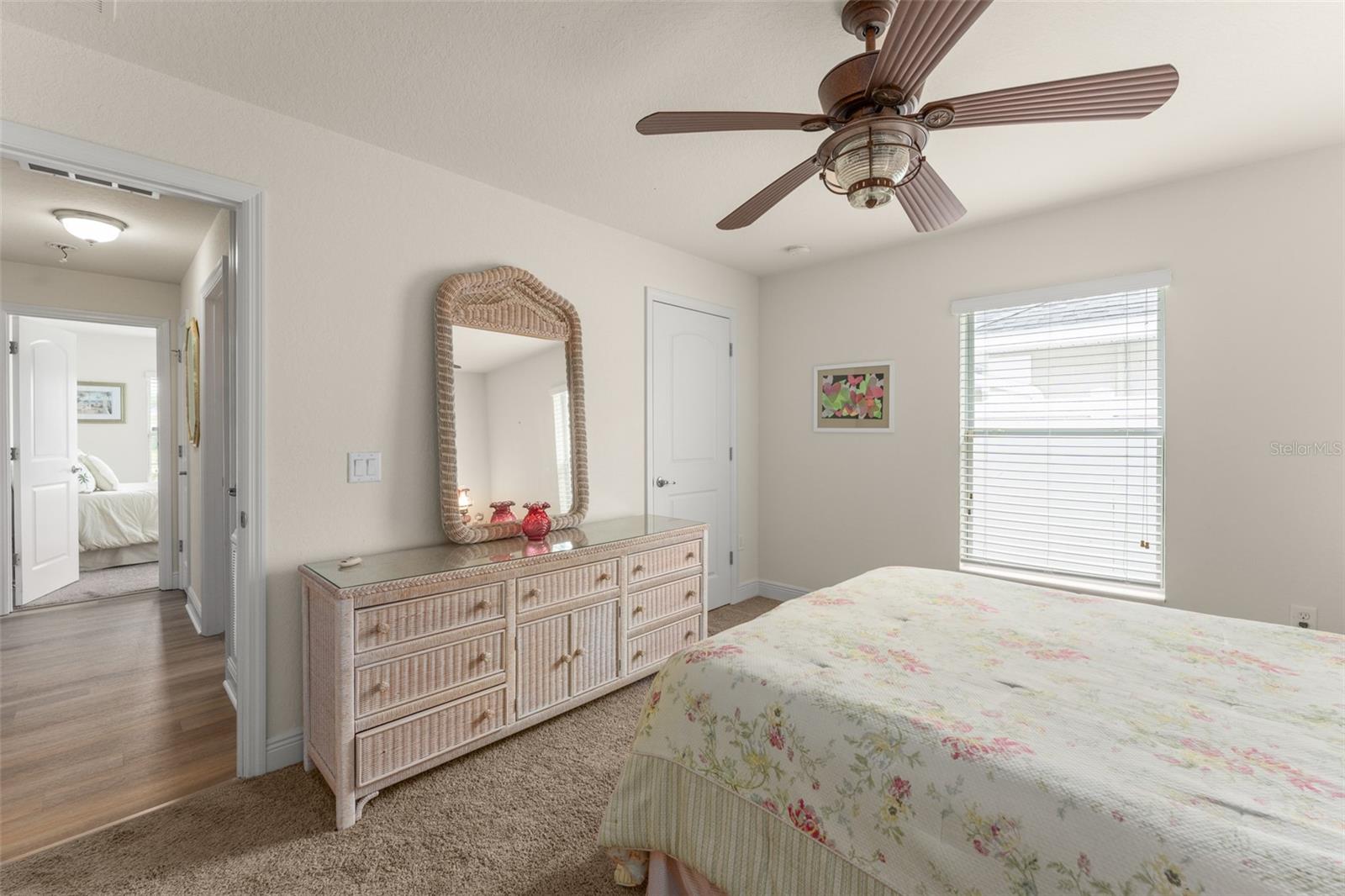ISLAND LAKES - Residential