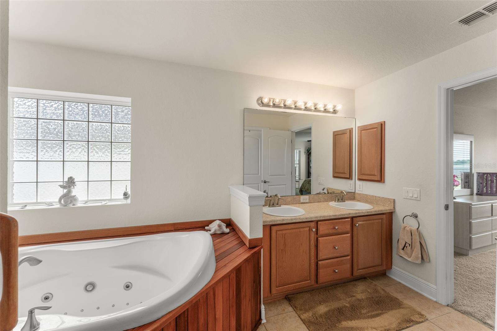 ISLAND LAKES - Residential