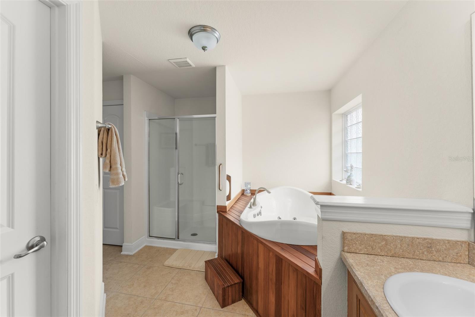 ISLAND LAKES - Residential