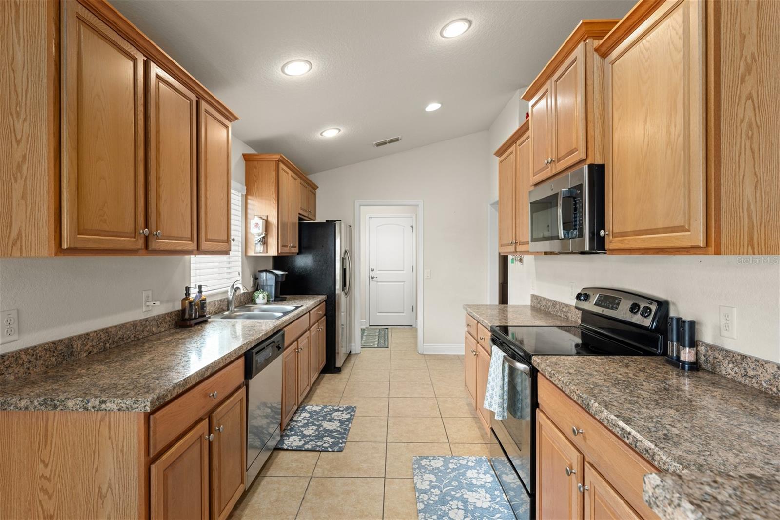 ISLAND LAKES - Residential