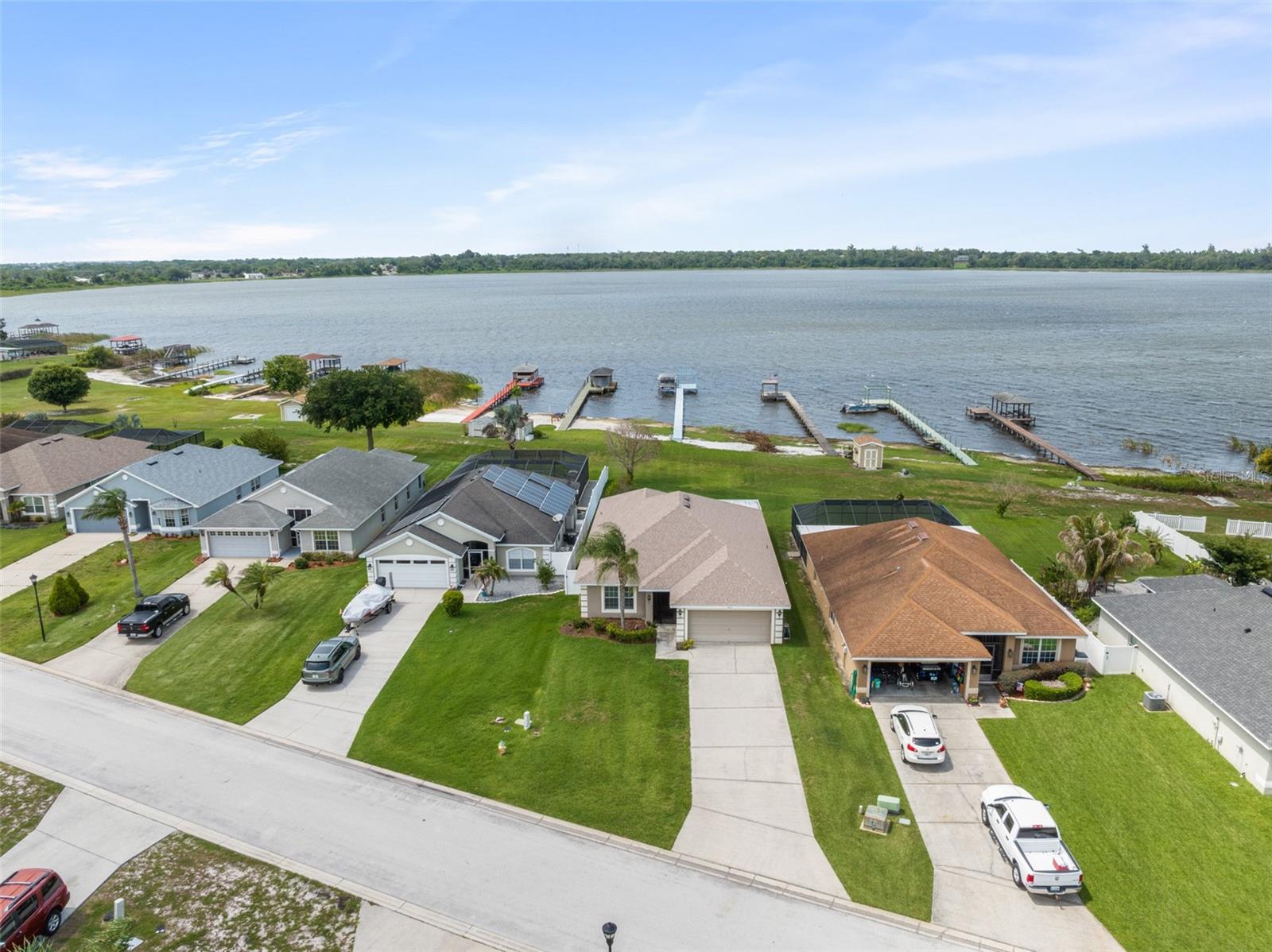 ISLAND LAKES - Residential