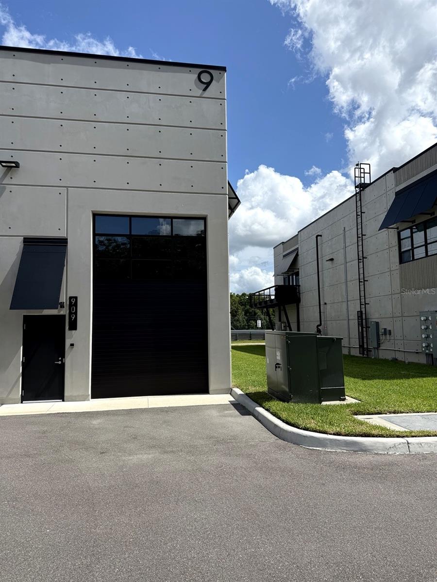 MOTOR ENCLAVE PH 1 - Commercial Sale