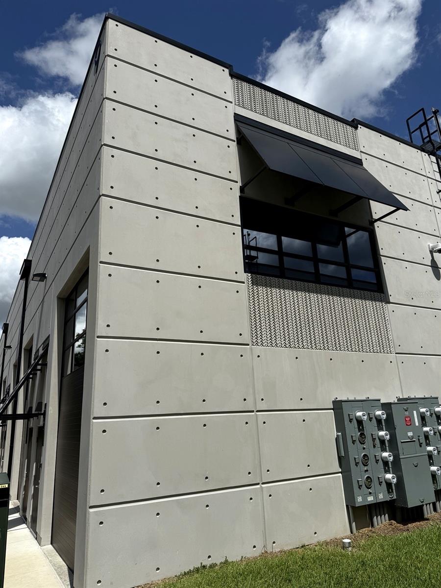 MOTOR ENCLAVE PH 1 - Commercial Sale