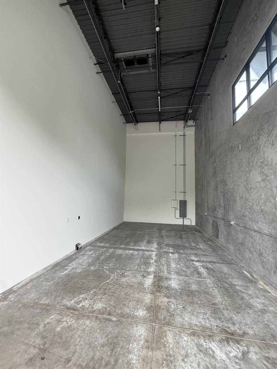 MOTOR ENCLAVE PH 1 - Commercial Sale