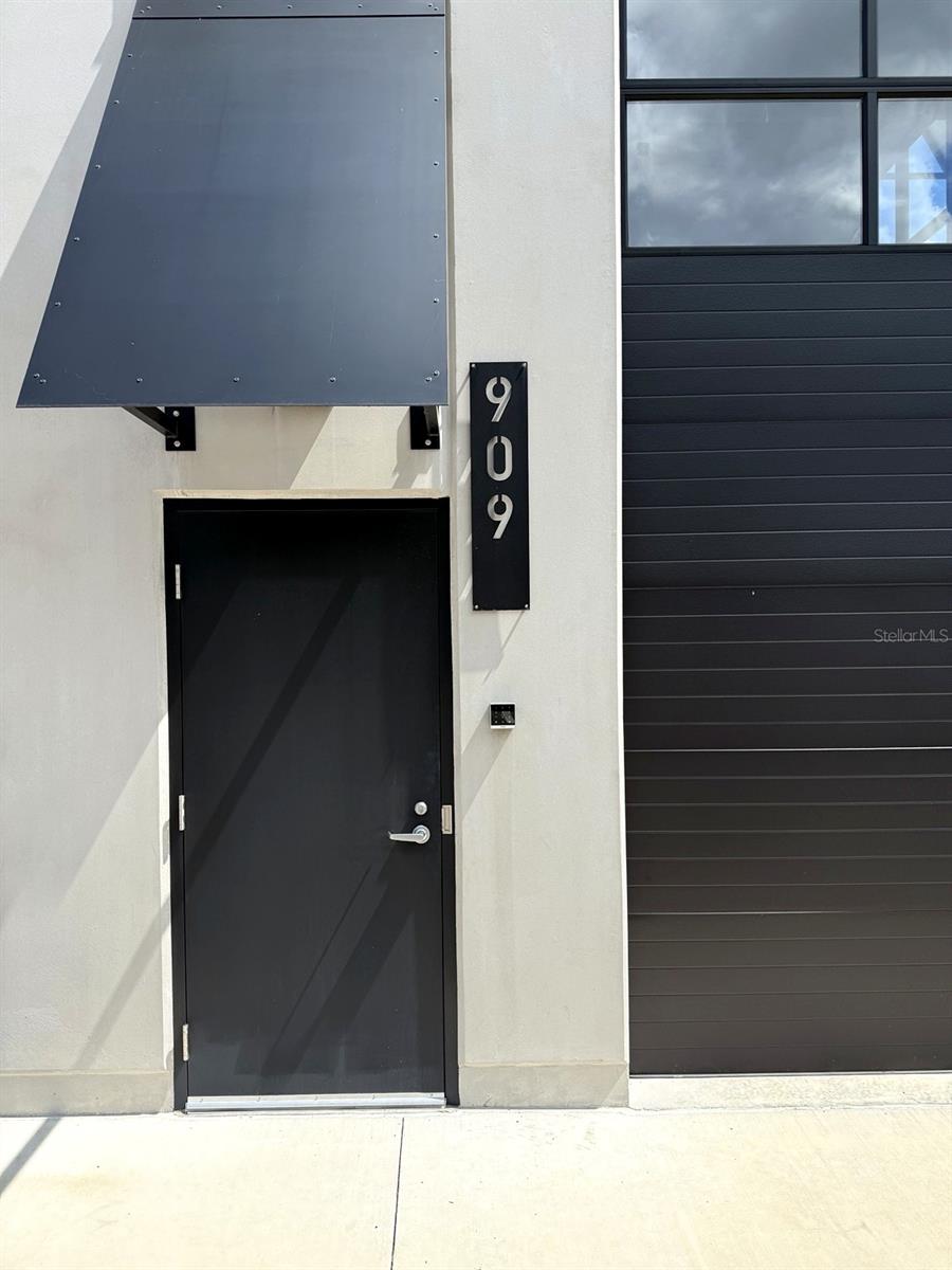 MOTOR ENCLAVE PH 1 - Commercial Sale
