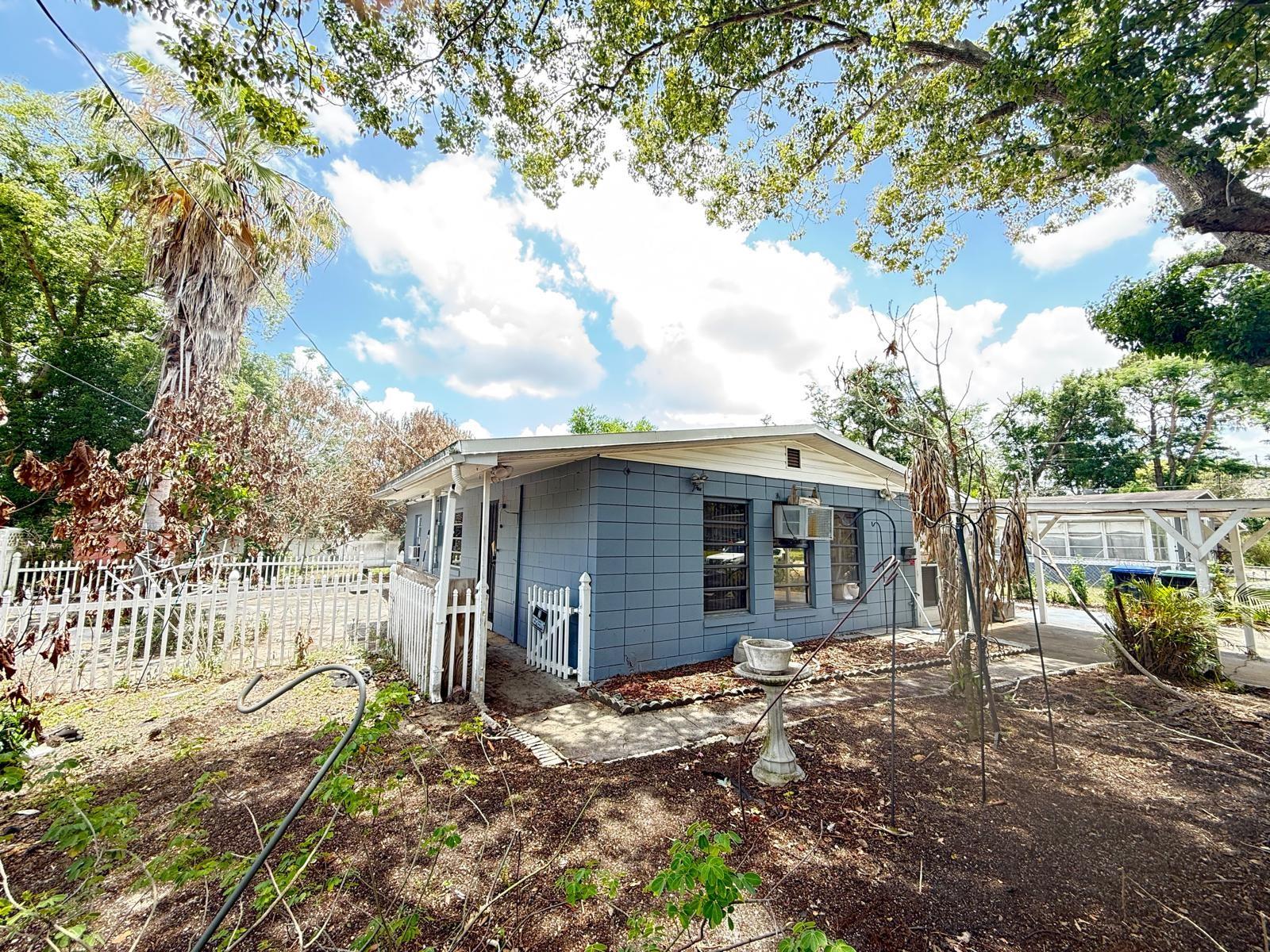 CRESCENT HILLS - Residential