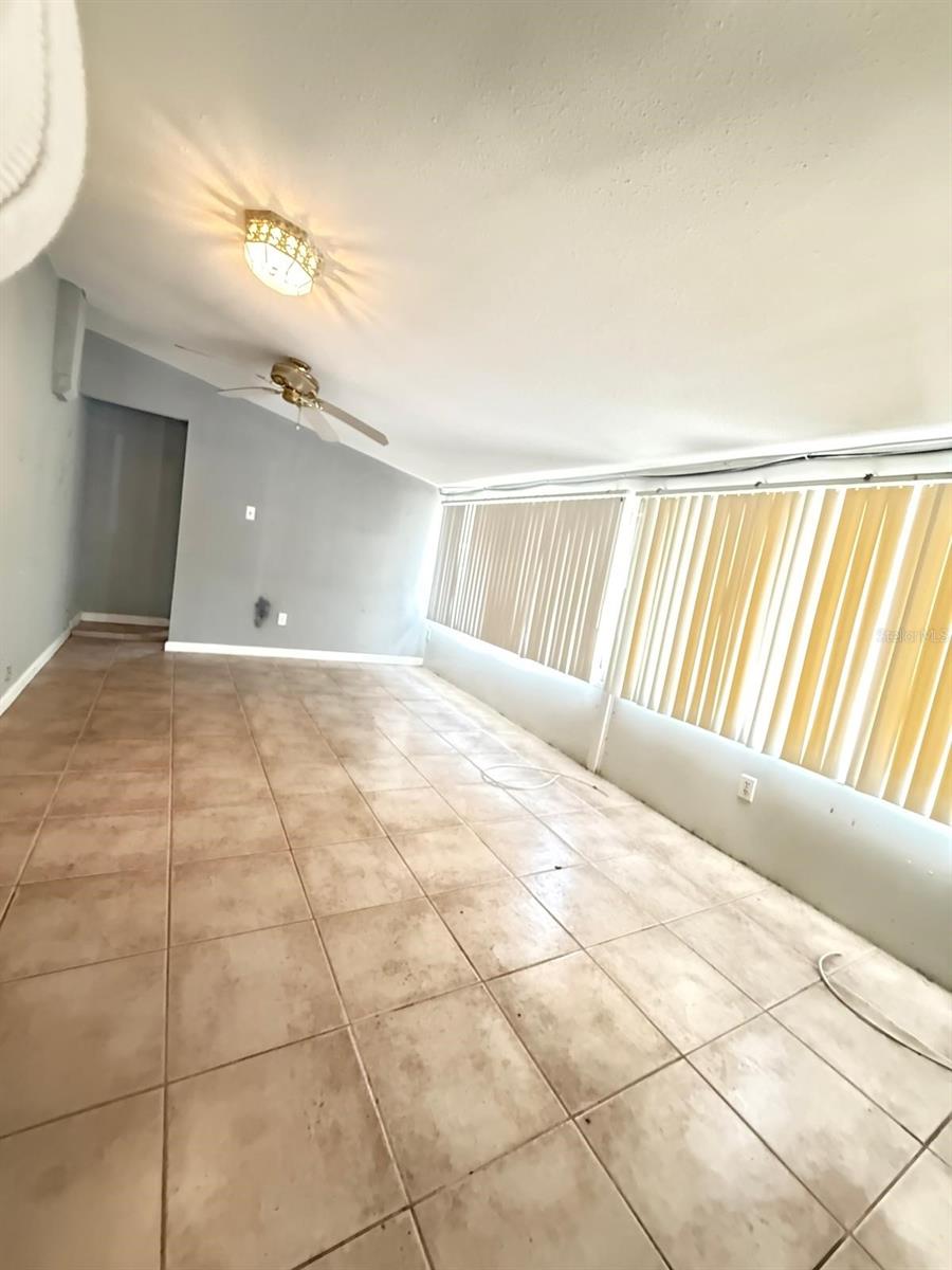 CRESCENT HILLS - Residential