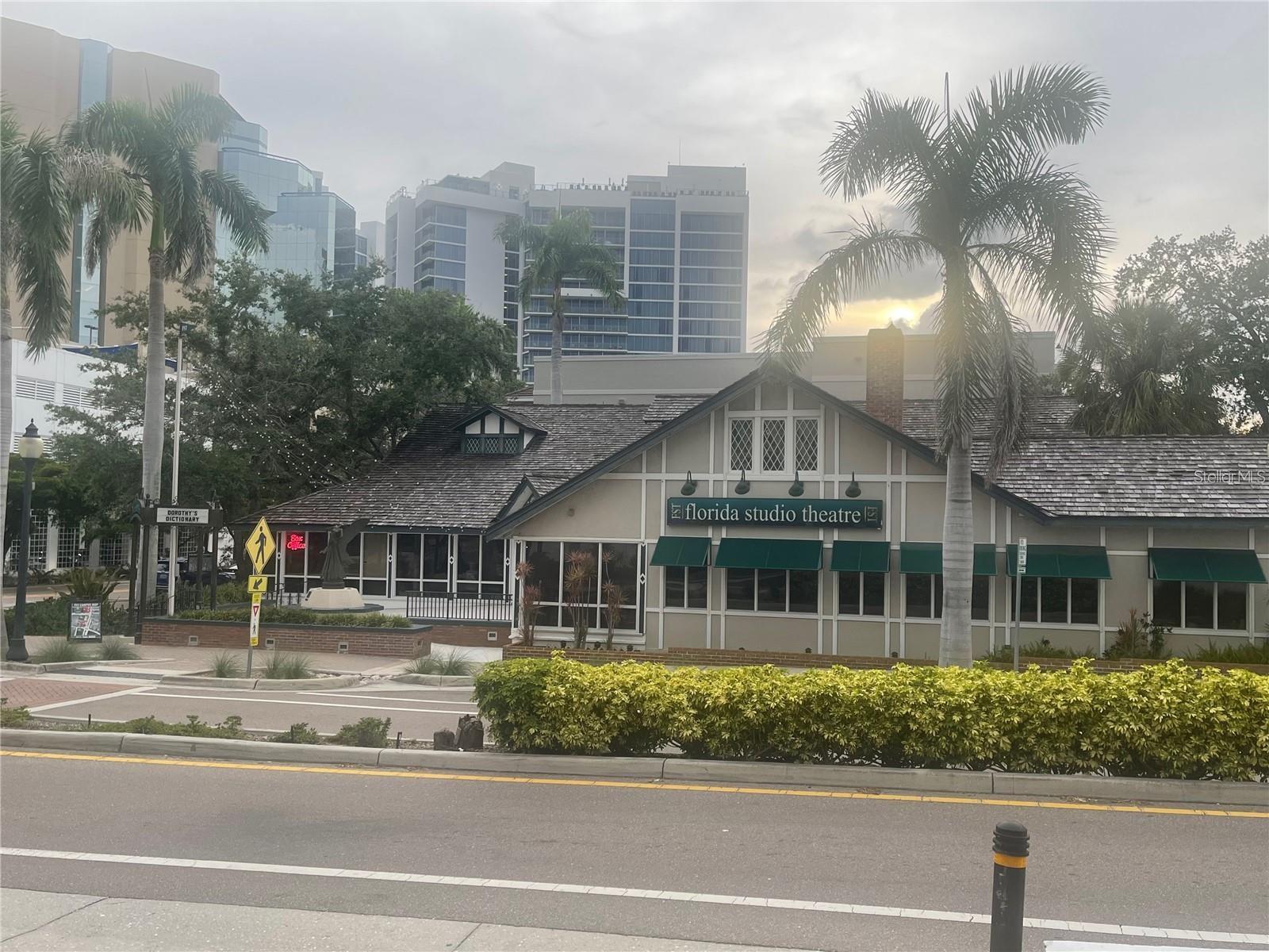 UNIVERSITY PLACE - Residential
