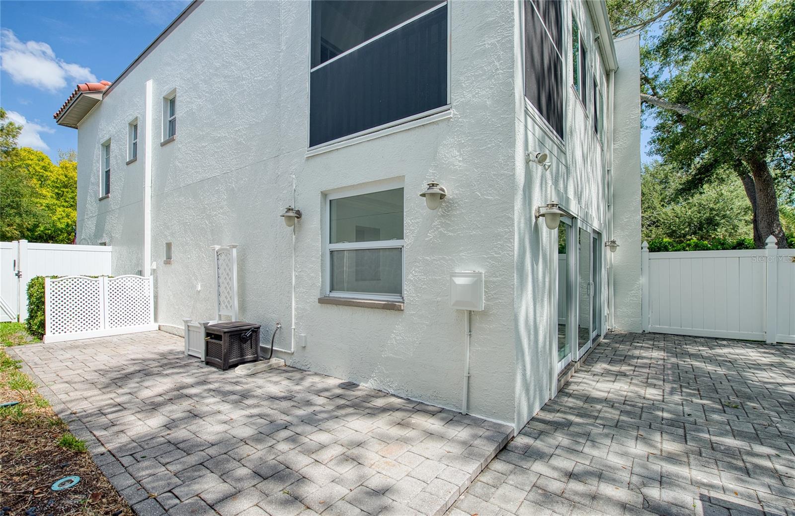 LEILA AVE VILLAS - Residential