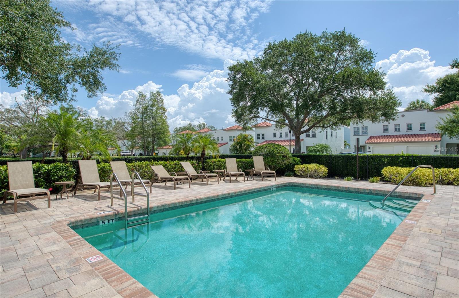 LEILA AVE VILLAS - Residential