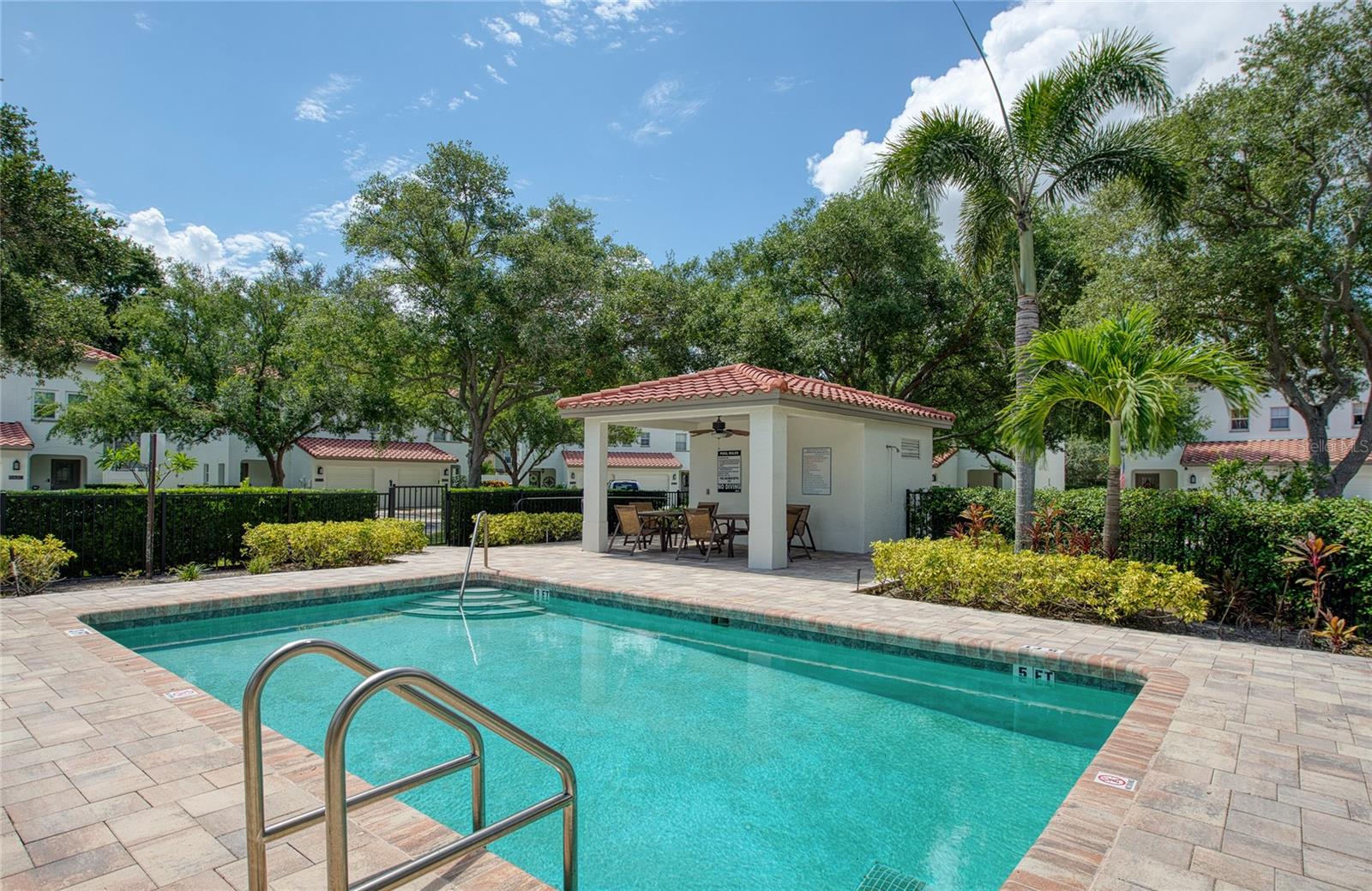 LEILA AVE VILLAS - Residential