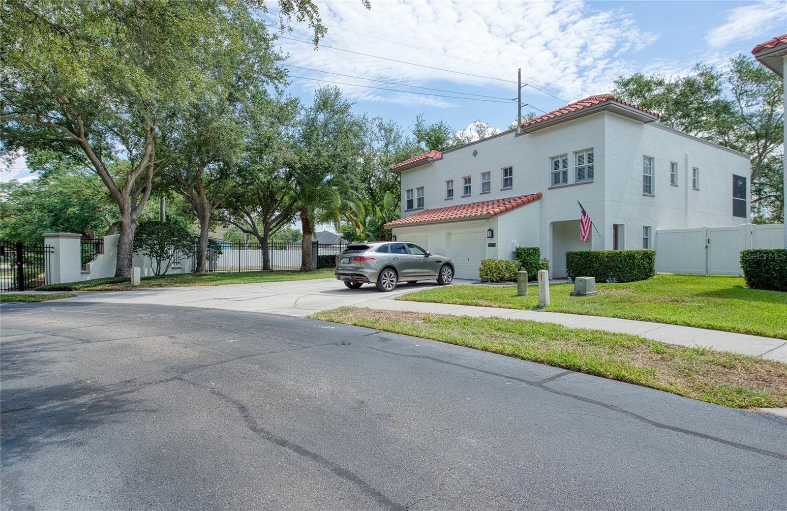 LEILA AVE VILLAS - Residential
