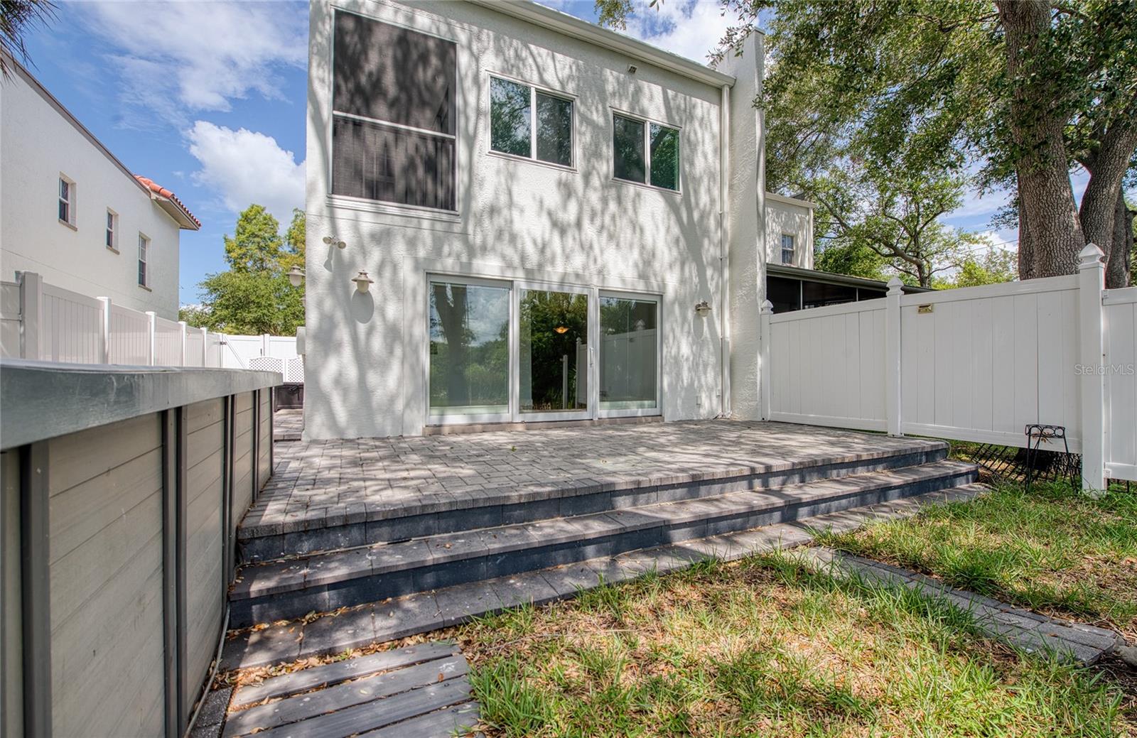 LEILA AVE VILLAS - Residential