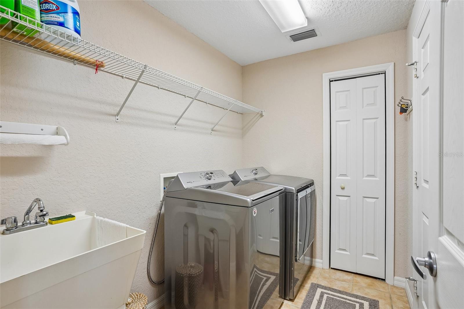 LAKESIDE LANDINGS - Residential
