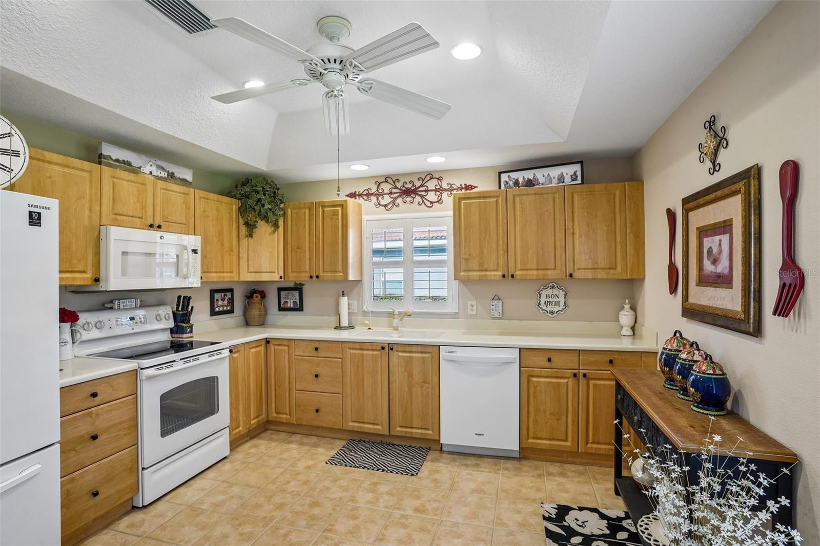 LAKESIDE LANDINGS - Residential