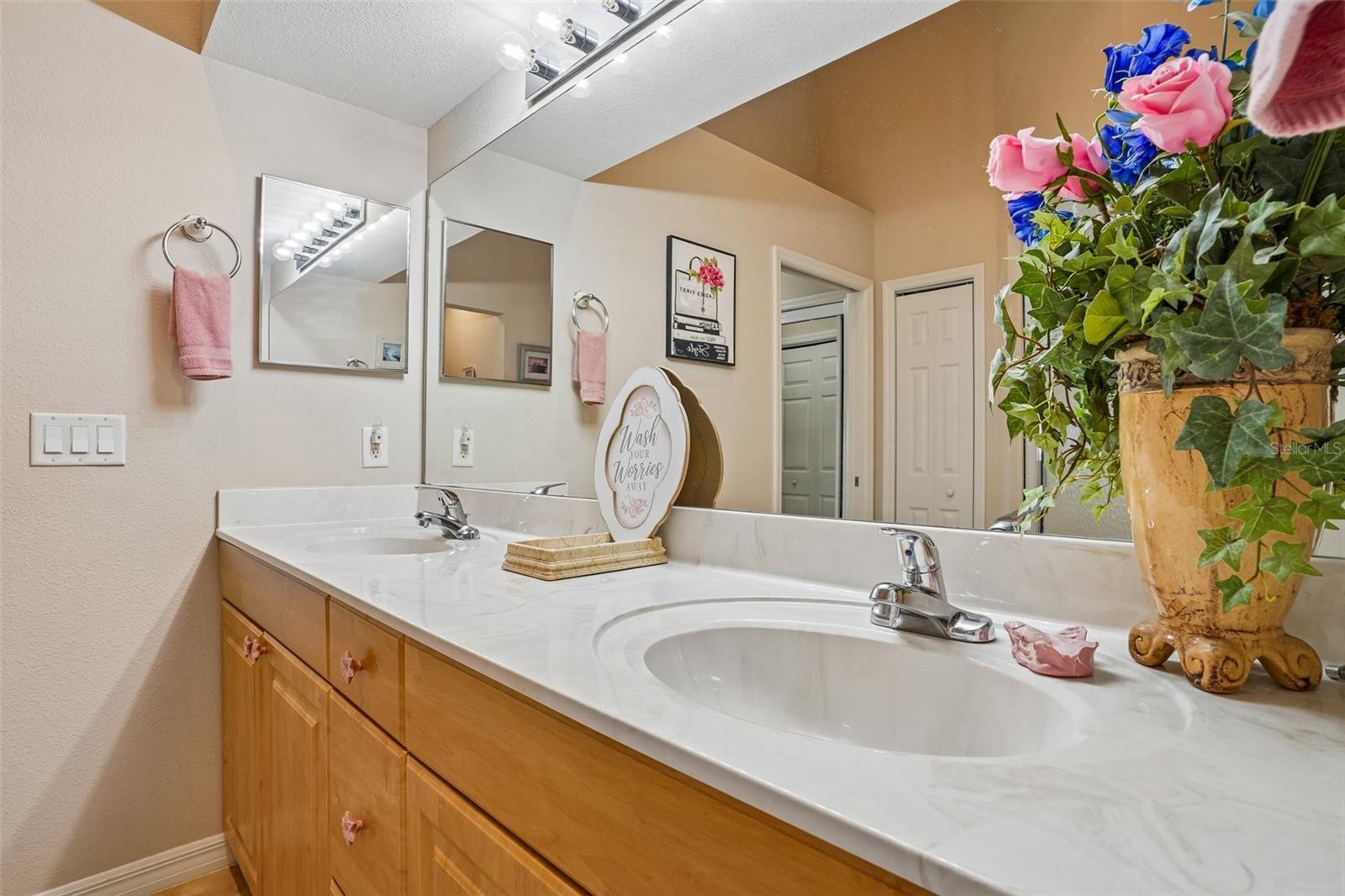 LAKESIDE LANDINGS - Residential