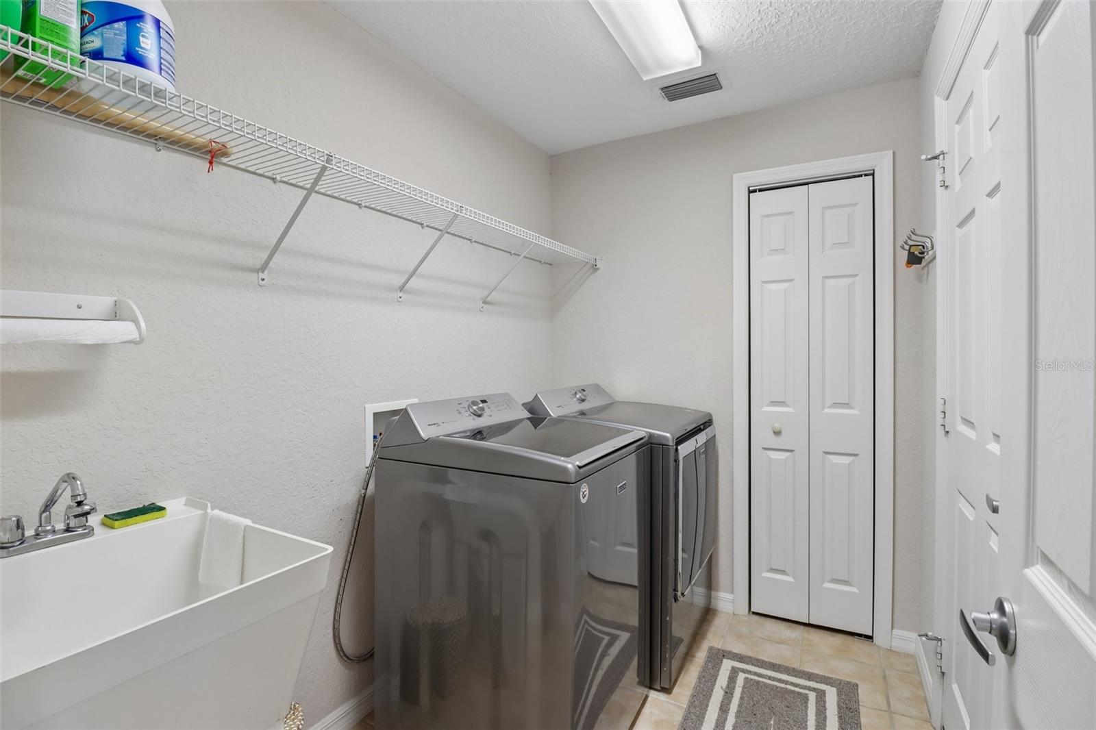 LAKESIDE LANDINGS - Residential