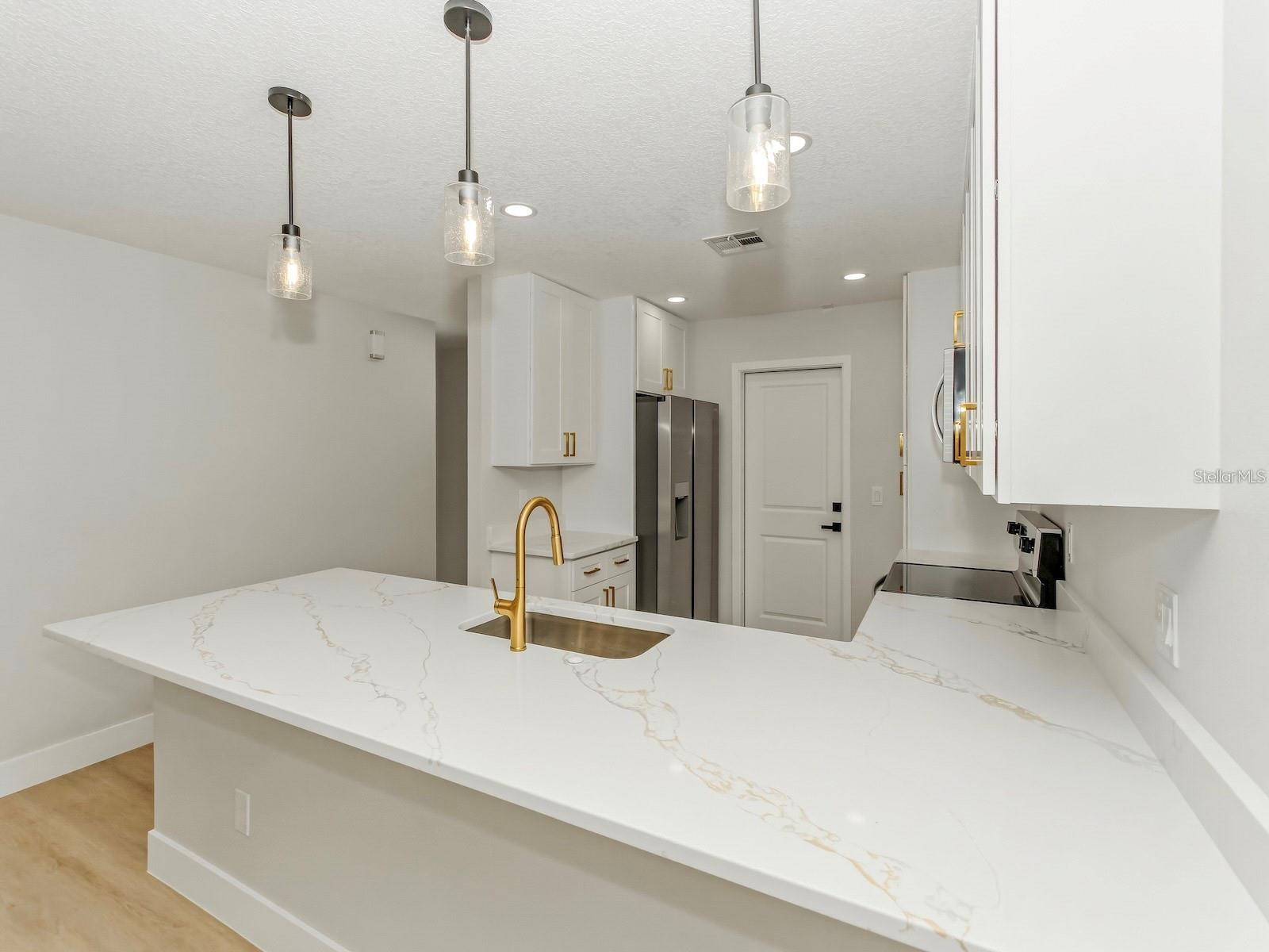 LAKE TENNESSEE VILLAGE REP - Residential