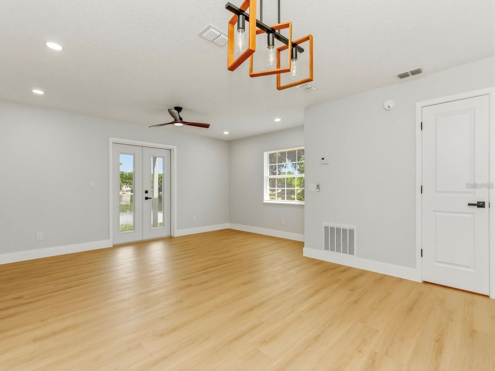 LAKE TENNESSEE VILLAGE REP - Residential