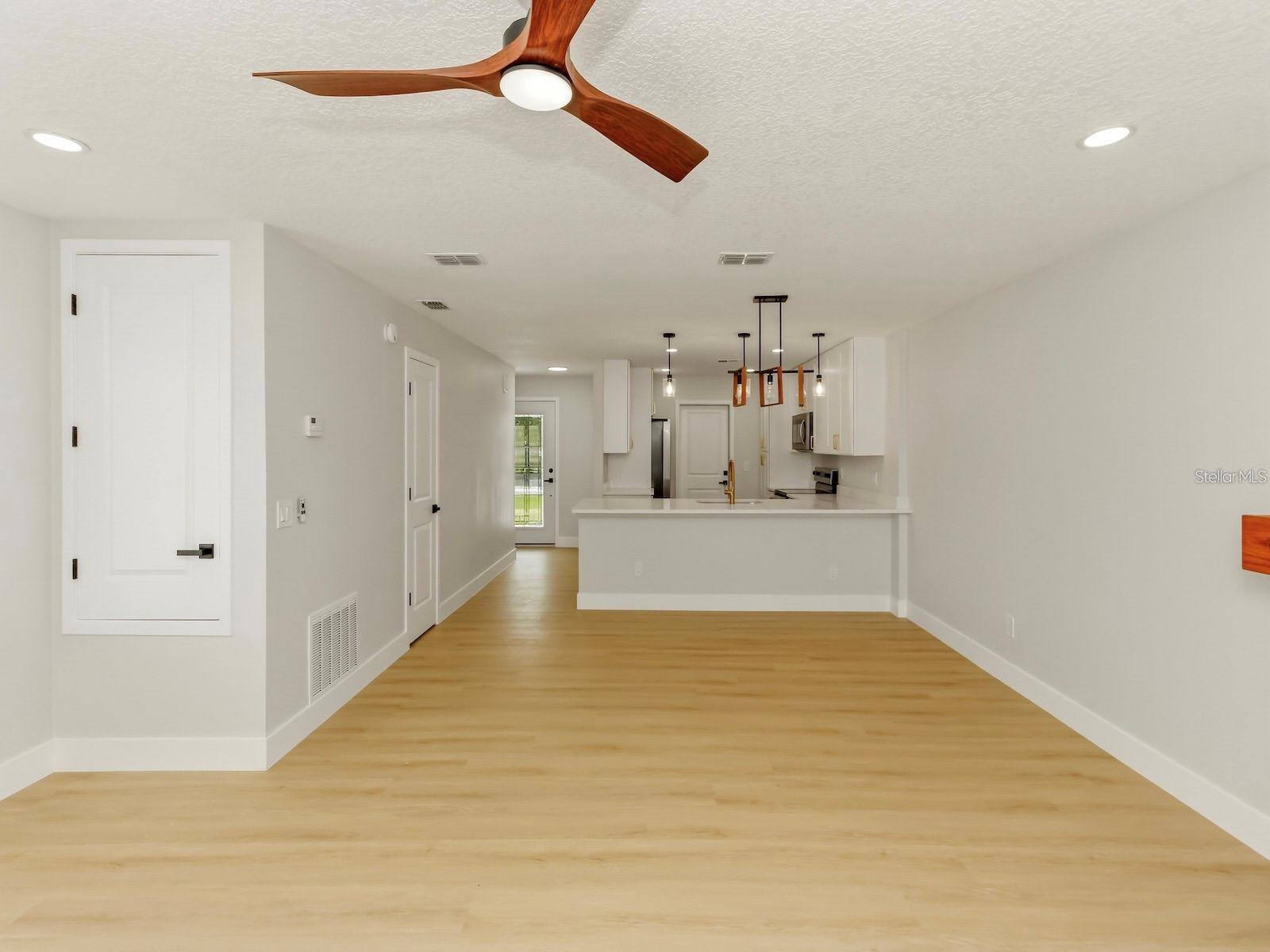 LAKE TENNESSEE VILLAGE REP - Residential