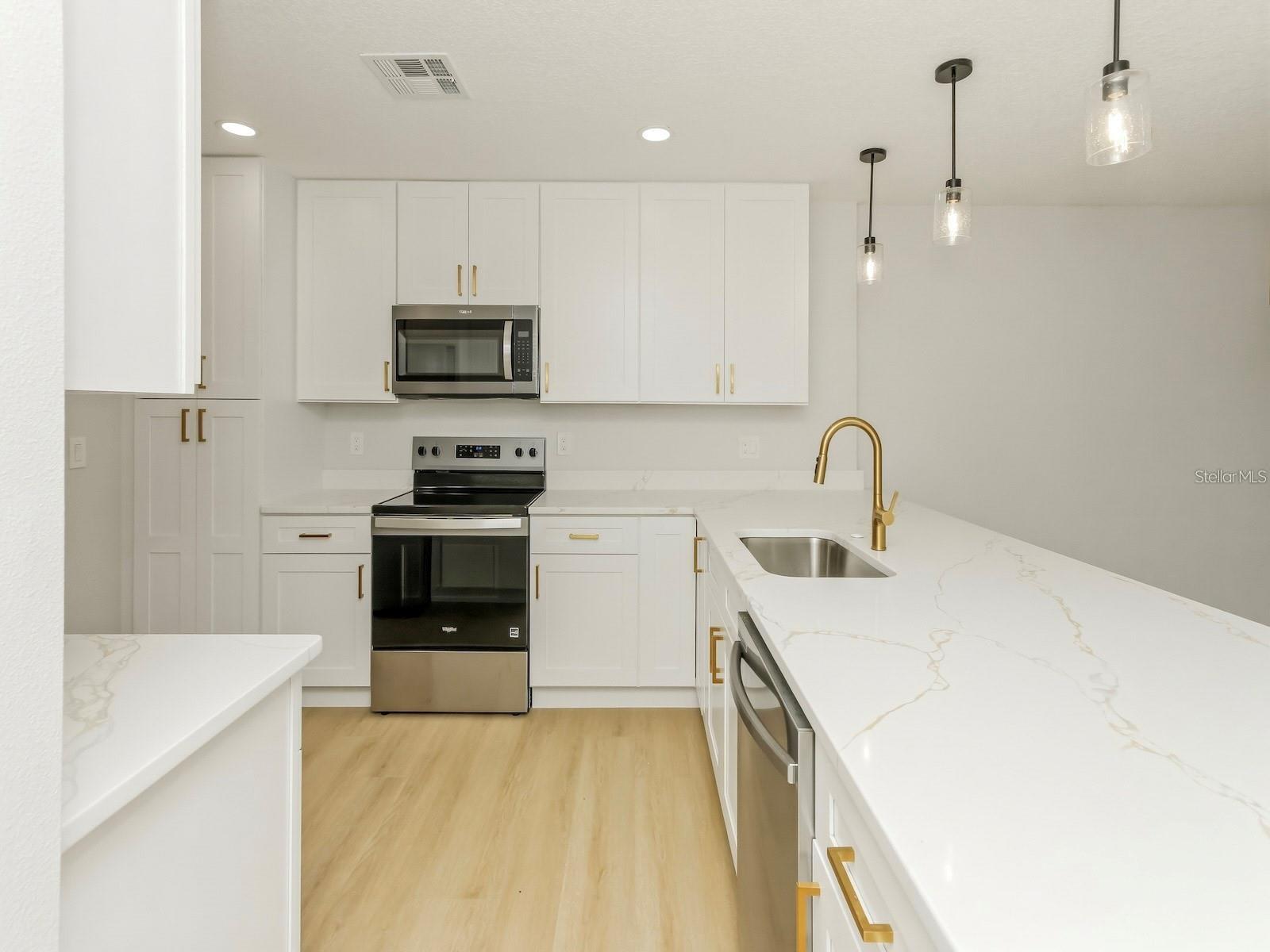 LAKE TENNESSEE VILLAGE REP - Residential