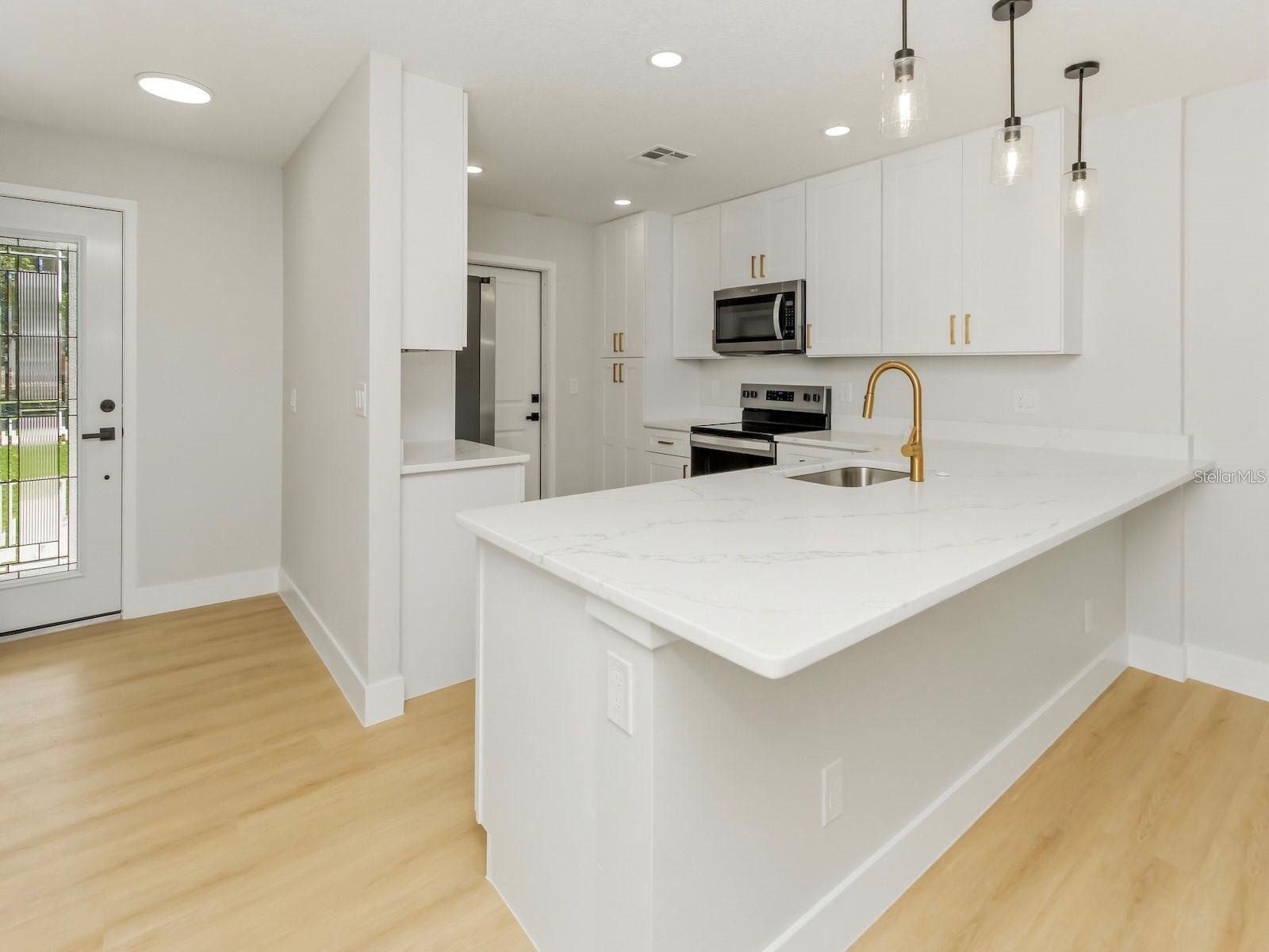 LAKE TENNESSEE VILLAGE REP - Residential